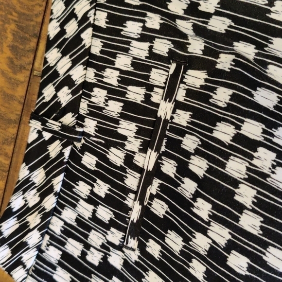 𝅺WORTHINGTON Slim Fit Black & White Pencil Pants, Size 8P, Like New & Perfect - Picture 8 of 11